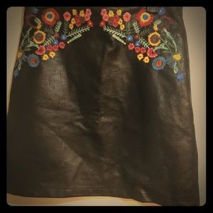 Colorful stitching black leather skirt